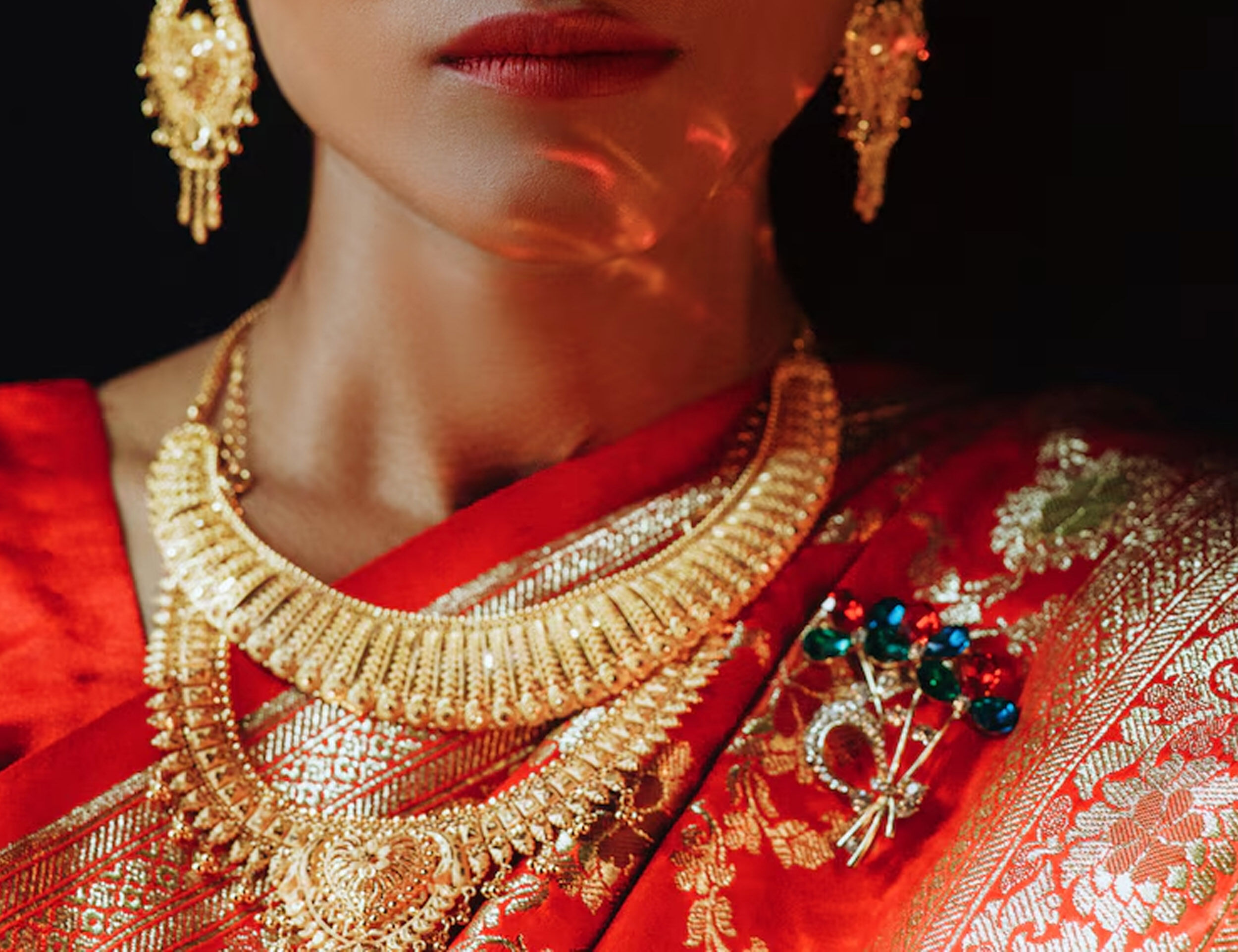 A bride wearing golden mangalsutra and golden earings